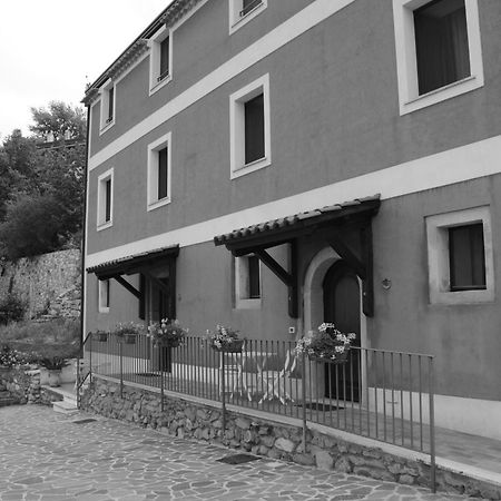 B&B La Casa Rossa Paola Ngoại thất bức ảnh
