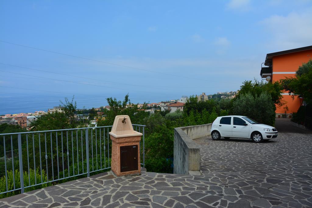 B&B La Casa Rossa Paola Ngoại thất bức ảnh