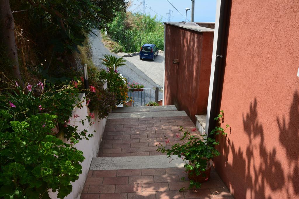 B&B La Casa Rossa Paola Ngoại thất bức ảnh