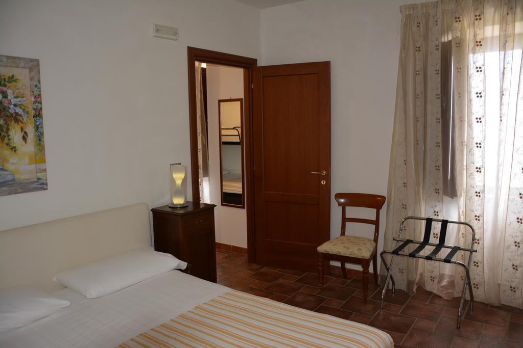 B&B La Casa Rossa Paola Phòng bức ảnh