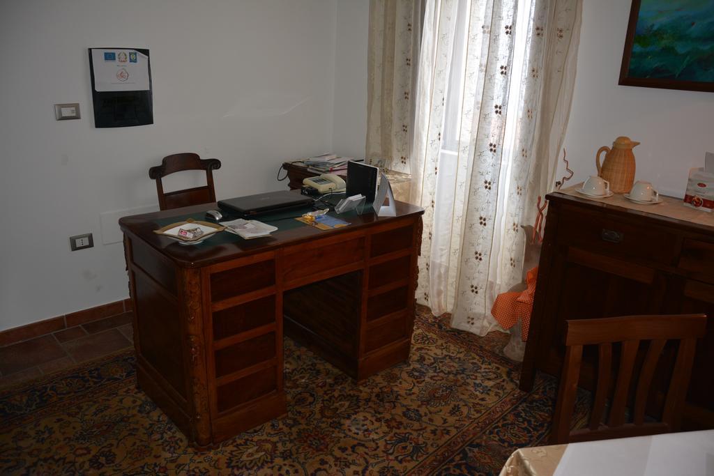B&B La Casa Rossa Paola Ngoại thất bức ảnh