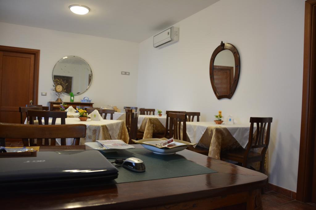B&B La Casa Rossa Paola Ngoại thất bức ảnh