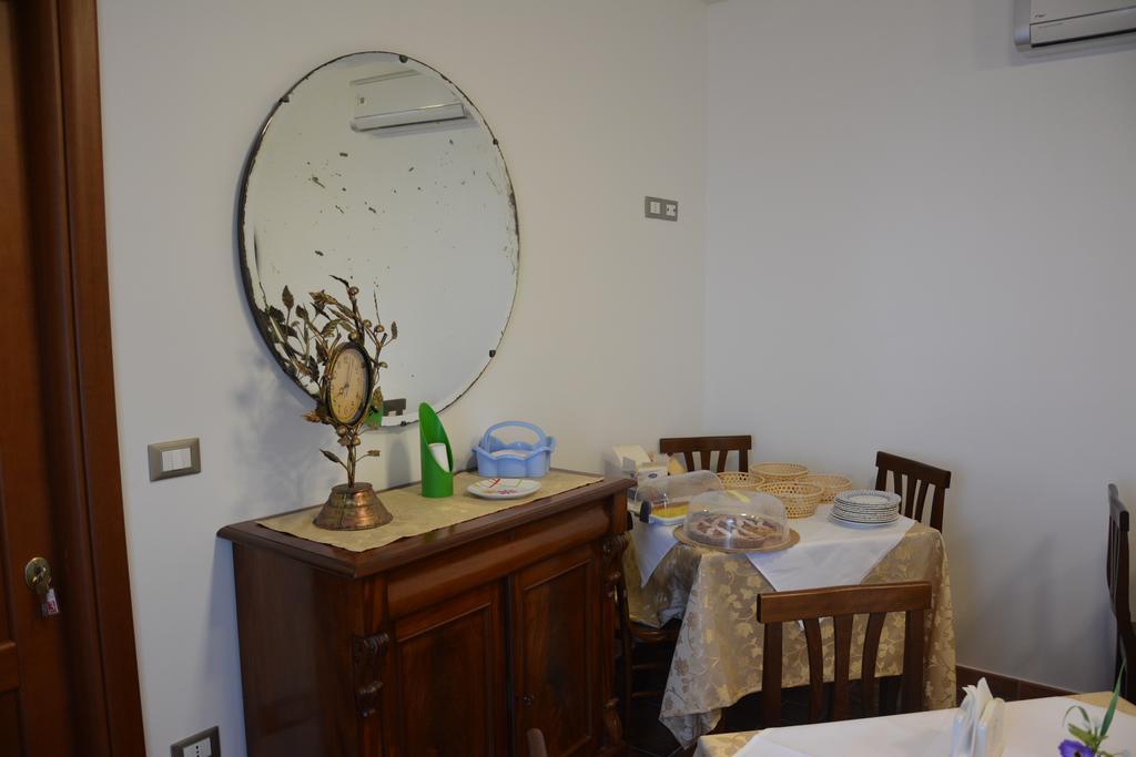 B&B La Casa Rossa Paola Ngoại thất bức ảnh
